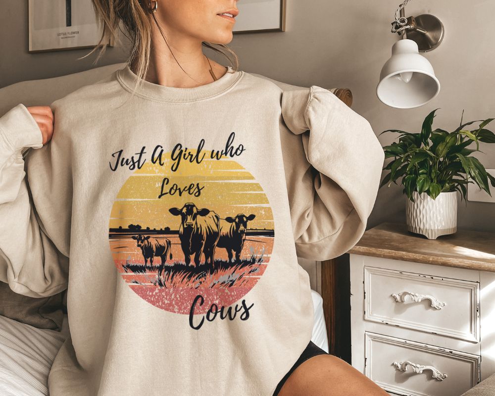 Girl Who Loves Cows Unisex Heavy Blend™ Crewneck Sweatshirt